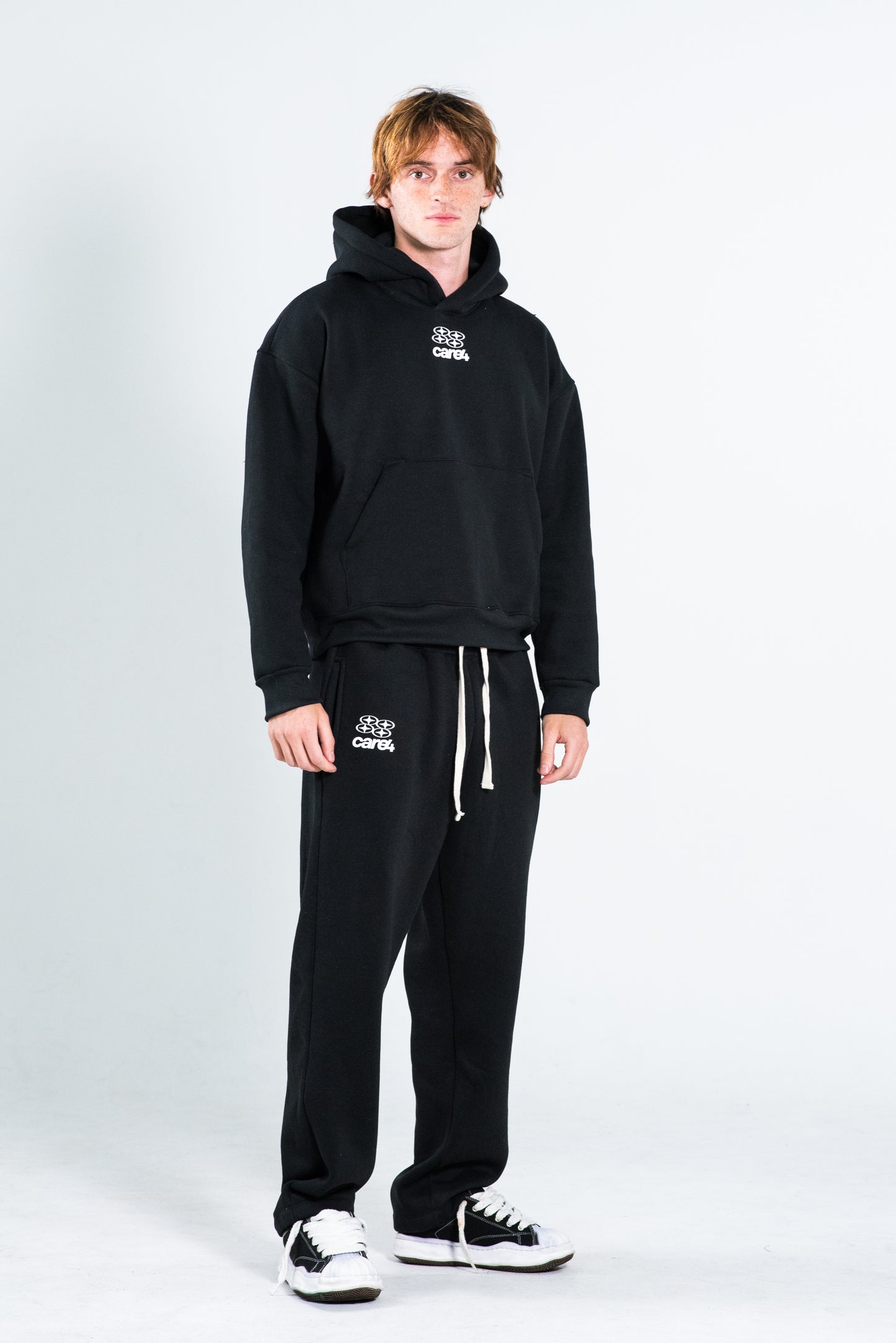 ESSENTIAL BLACK SWEATPANTS