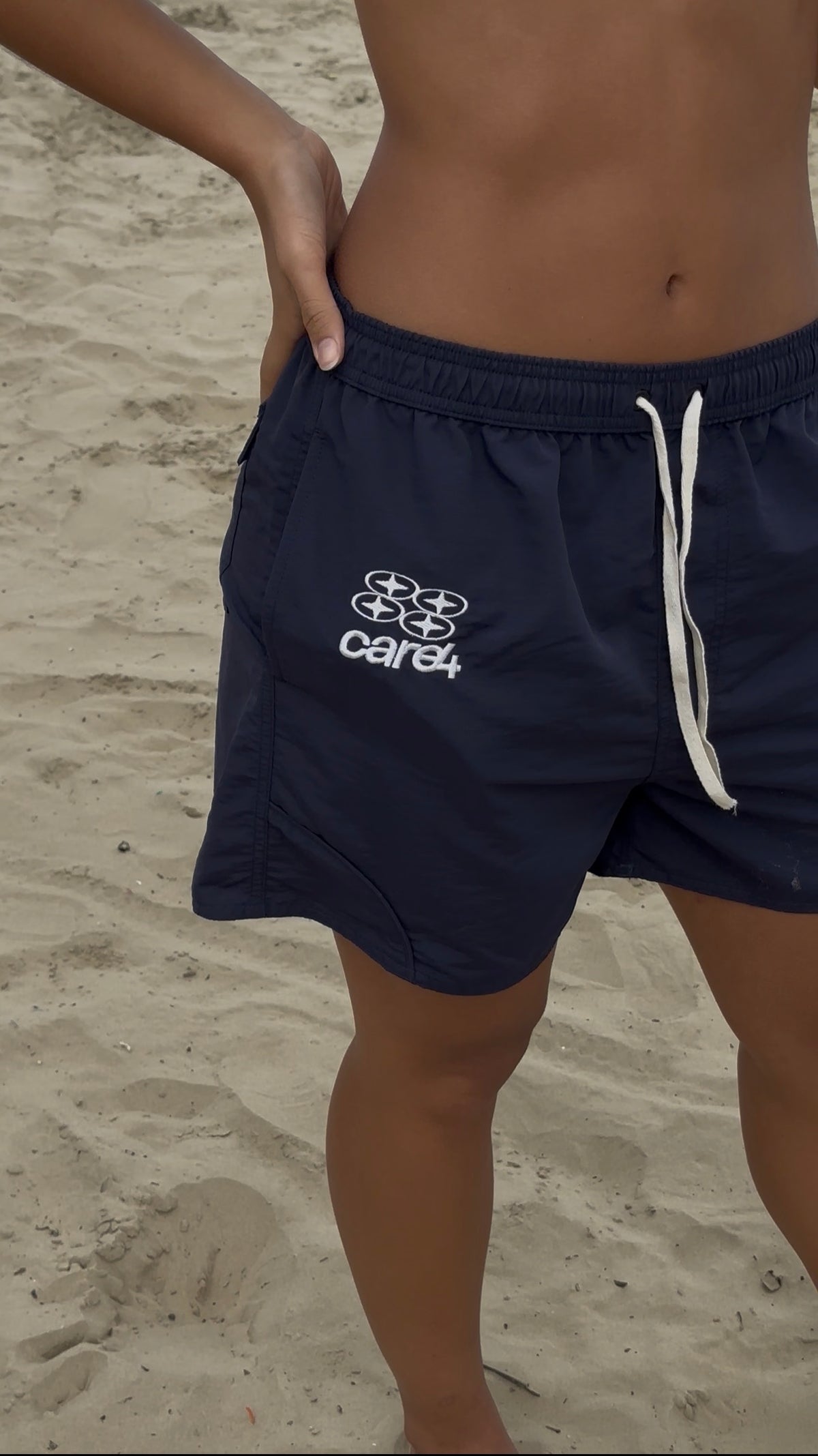 EMBROIDERED NAVY SHORTS