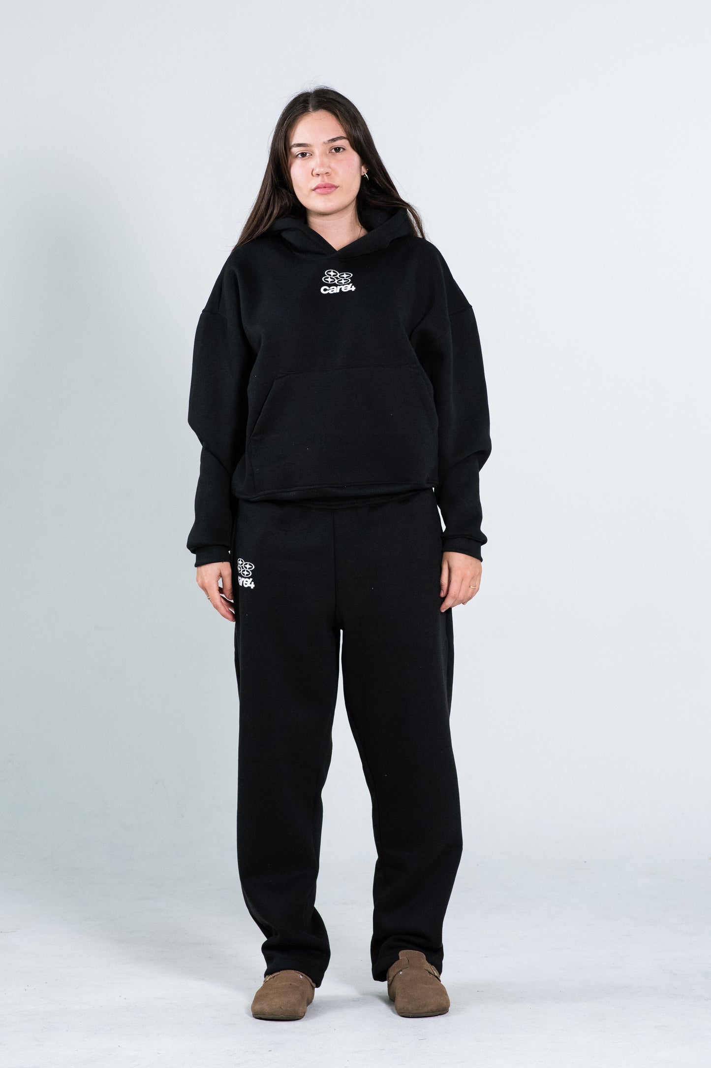 ESSENTIAL BLACK SWEATPANTS