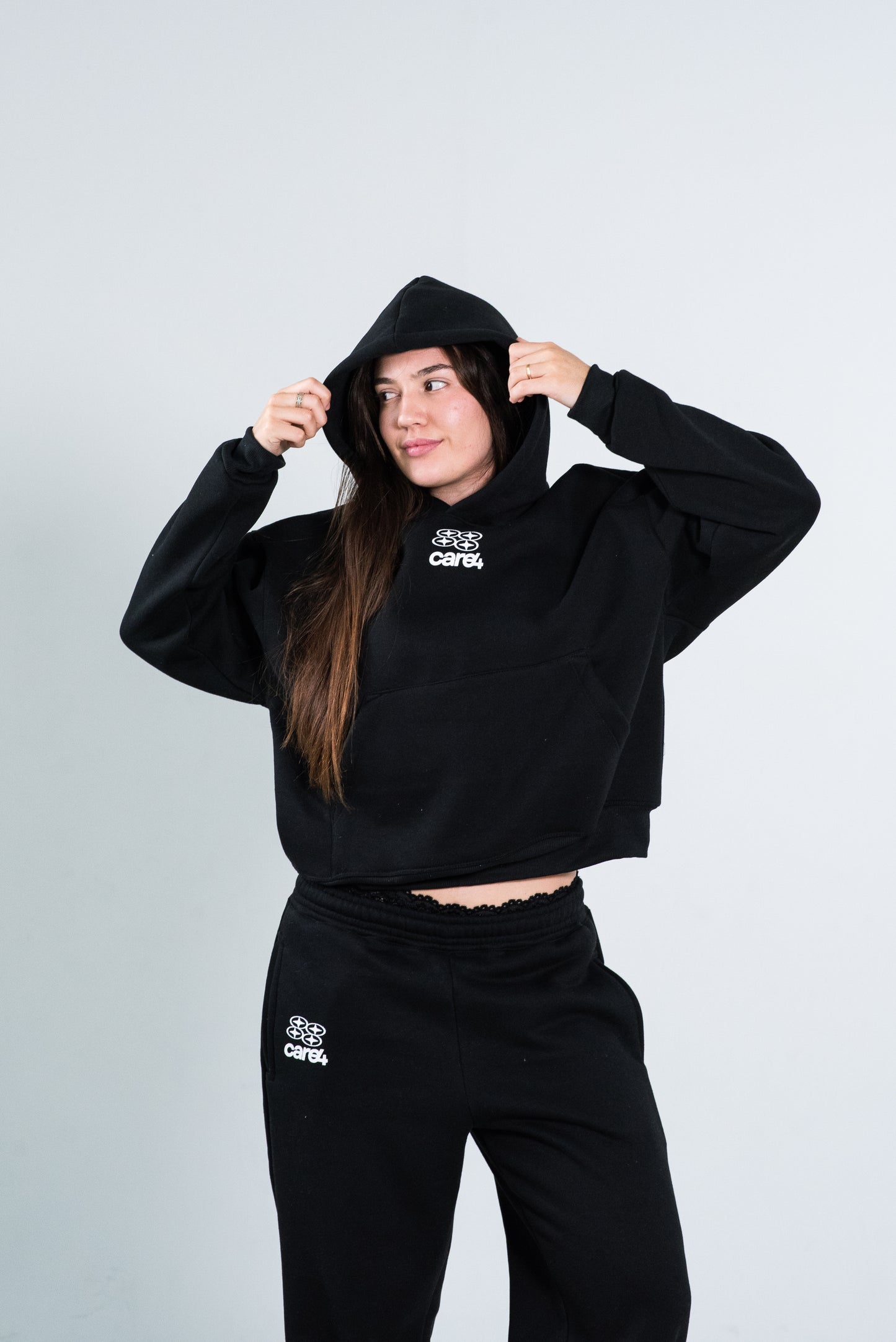 ESSENTIAL BLACK HOODIE
