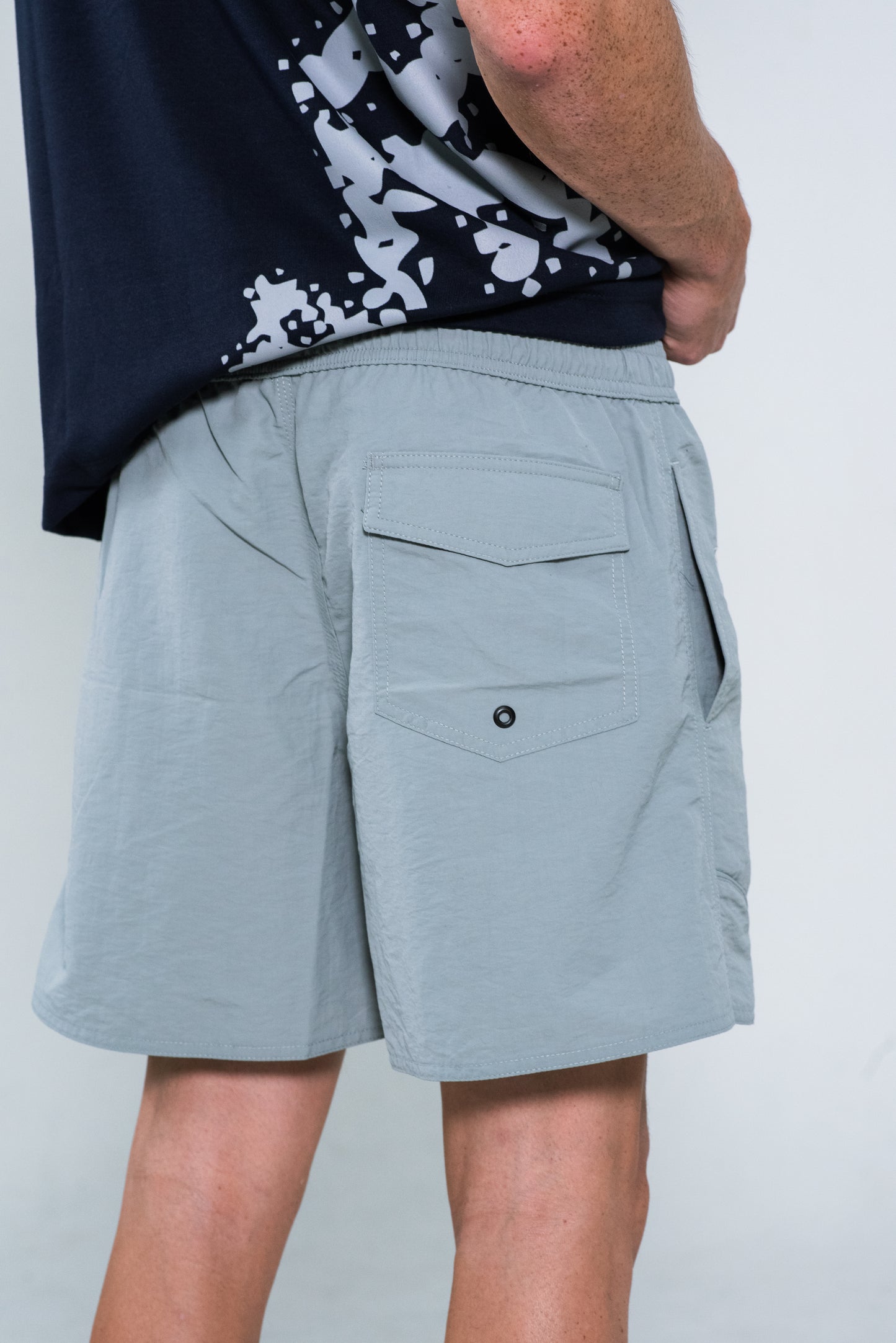 EMBROIDERED GREY SHORTS